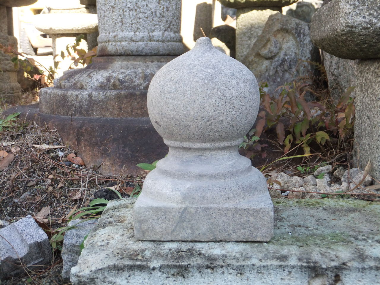 神社の灯篭の修理（修復）～欠け割れ～ : 岡崎市 老舗石屋㈱杉田石材店  