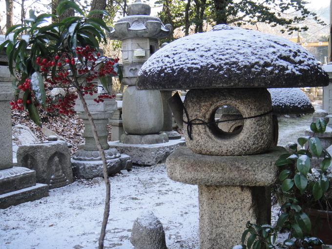 滝見　灯篭雪風景