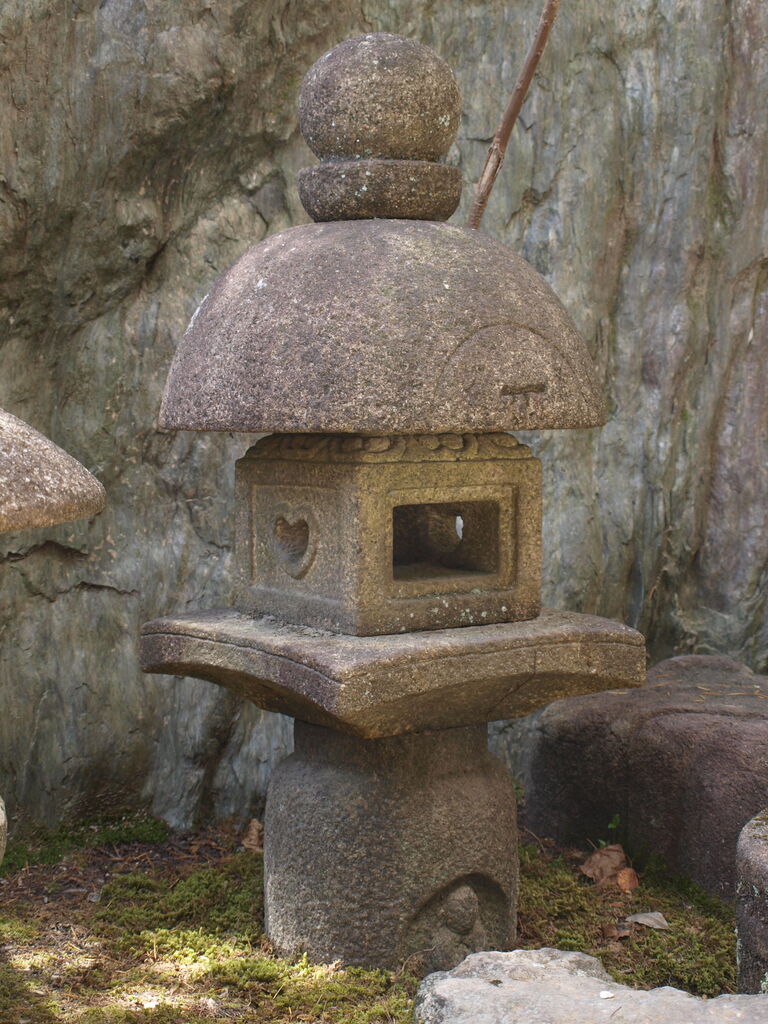 孤篷庵（こほうあん）石灯籠｜寄せ灯籠 : 岡崎市 老舗石屋㈱杉田石材店