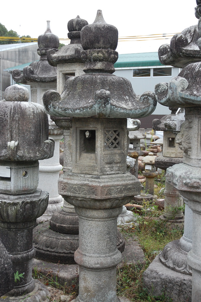 カボチャの彫刻石灯篭 (7)