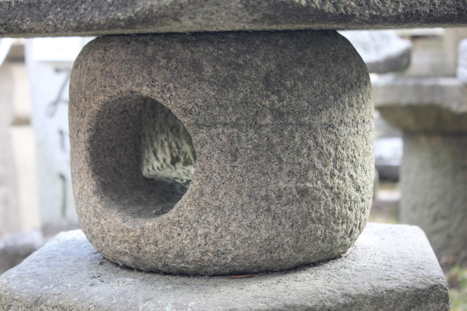 南峰の火袋|石灯籠白石ノミ仕上げ