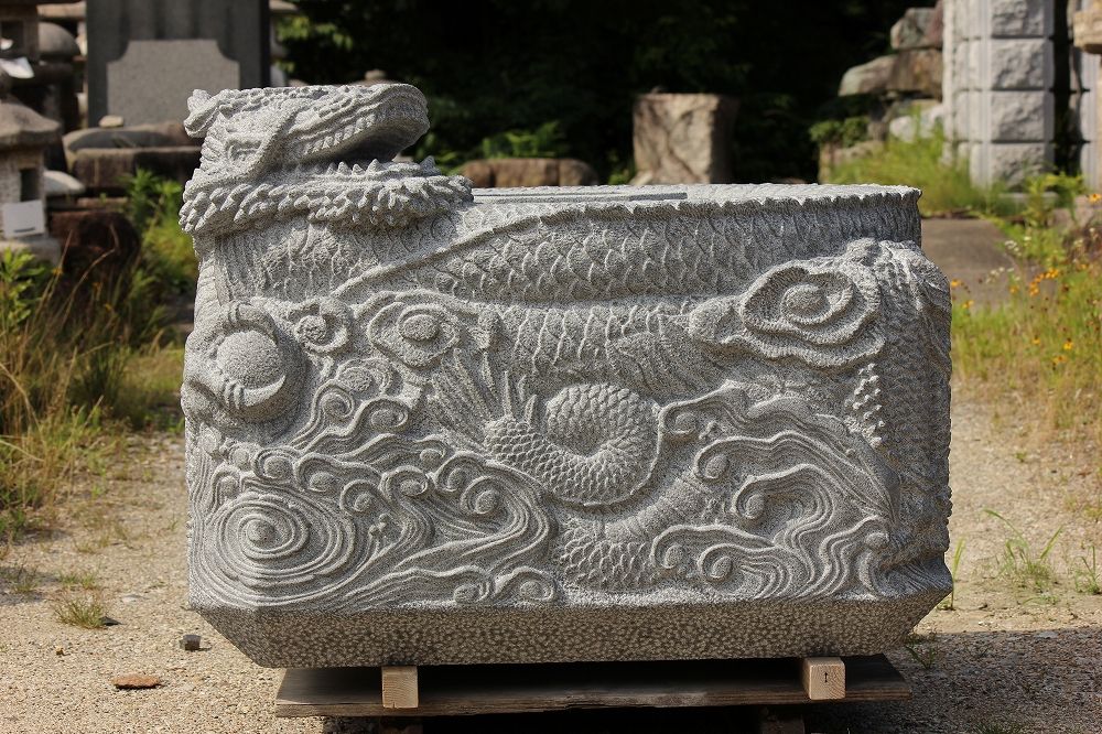 龍の石像 龍の石像