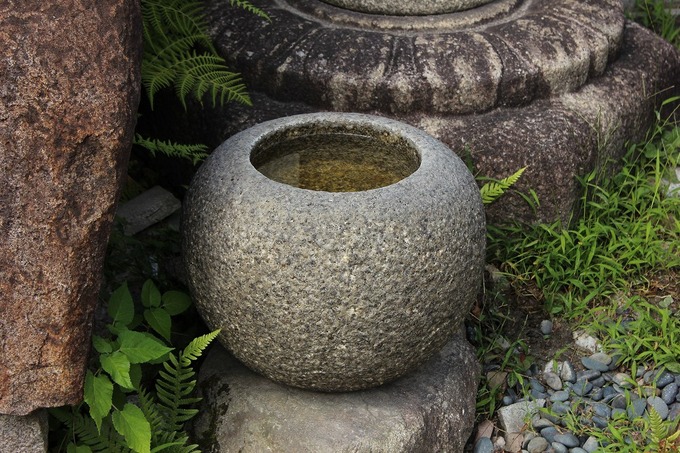 日本庭園用つくばい「つぼみ鉢」古色