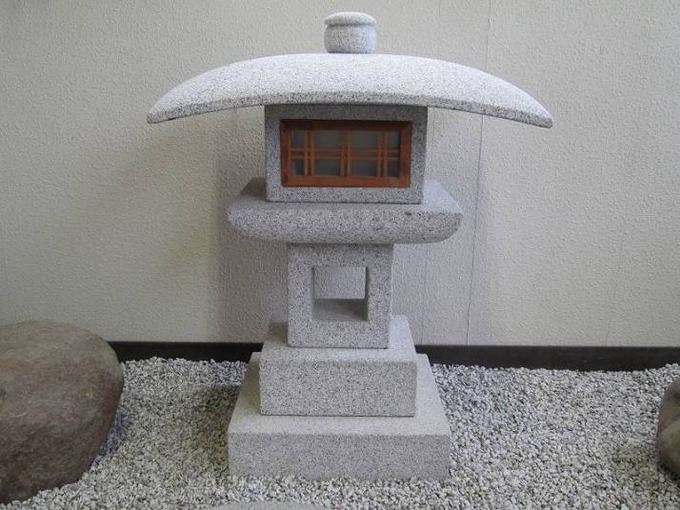 勧修寺灯篭|杉田石材店