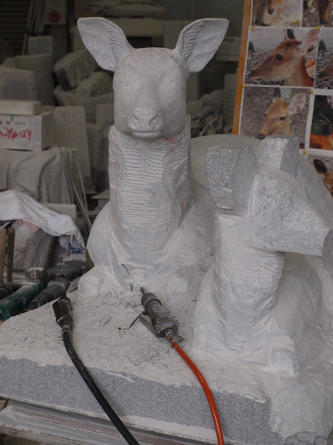 親子なで鹿（砥鹿神社）制作工程｜動物の石像