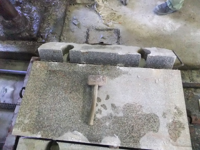石を割る道具と方法