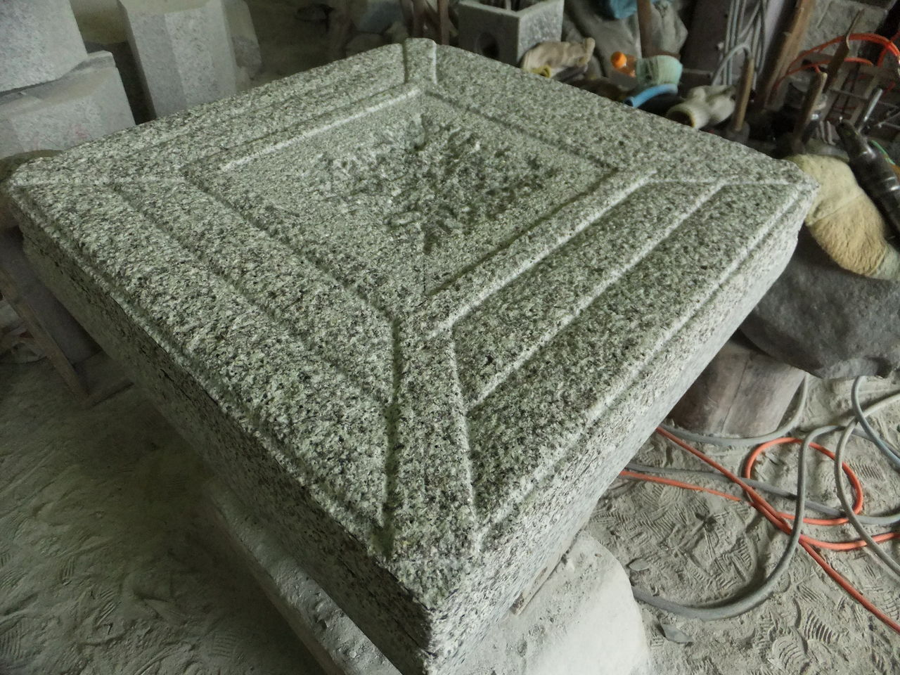 石灯篭の作り方 西ノ屋灯篭の笠 製作工程その5「雨かえし」 : 岡崎市