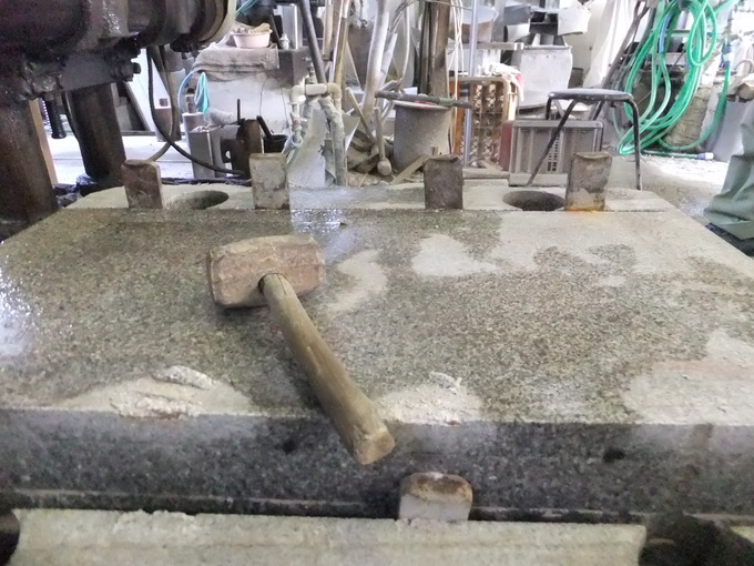 石を割る道具と方法