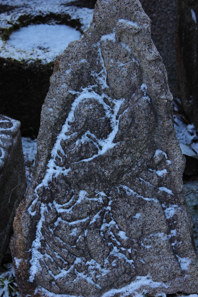 道祖神と雪景色stone lantern store