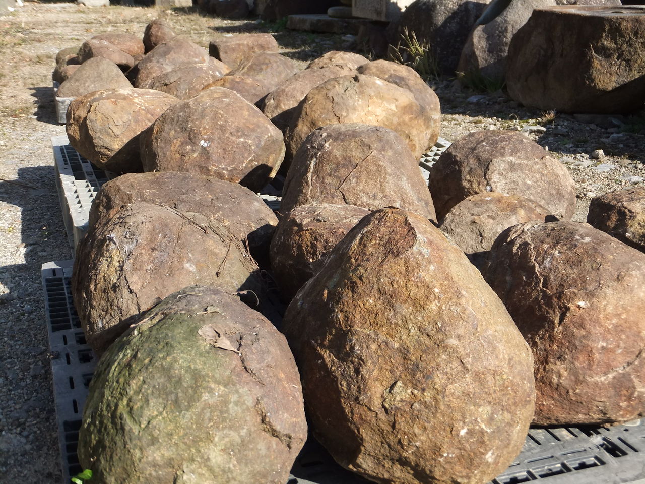 丹波鞍馬石製踏込石