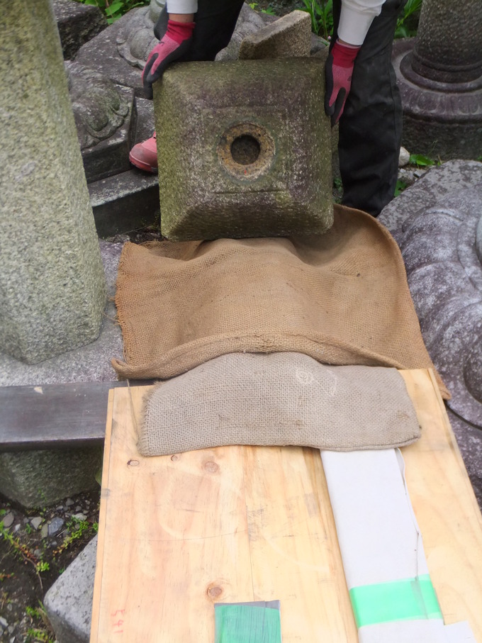 重たい石を人力で運ぶ方法