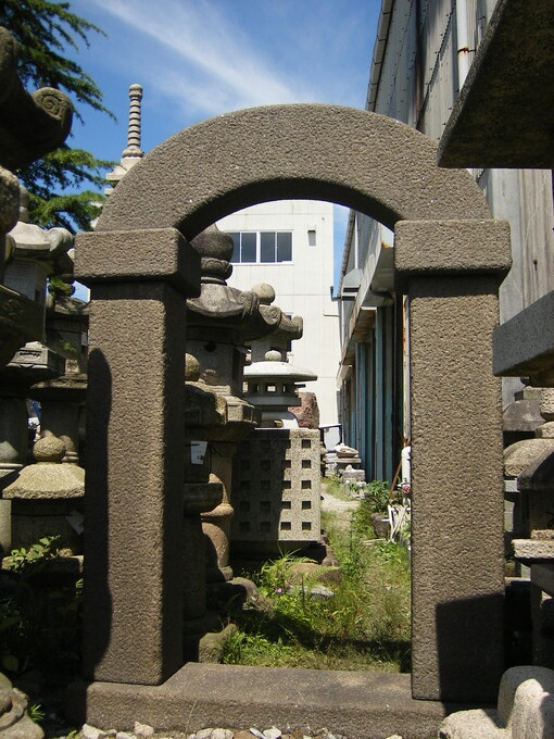 石製の門（不老門）