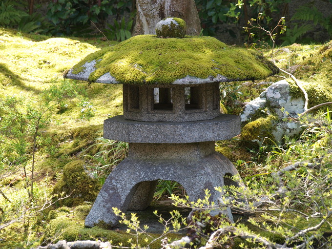 大型　石灯篭③ 天然石　国産　苔付き　茶道　縁起　石の燈籠（とうろう） 大型 石灯篭③ 天然石 国産 苔付き 茶道 縁起 石の燈籠（とうろう