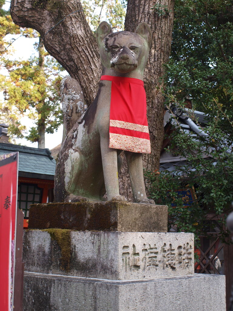 伏見稲荷の狐を楽しむ|稲荷神社の狐石像 : 岡崎市 老舗石屋㈱杉田石材店のブログ｜石灯篭(とうろう)庭園・神社用など石製品の製造販売