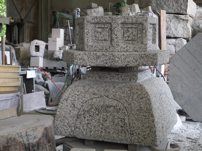 泉涌寺雪見灯篭　製作中