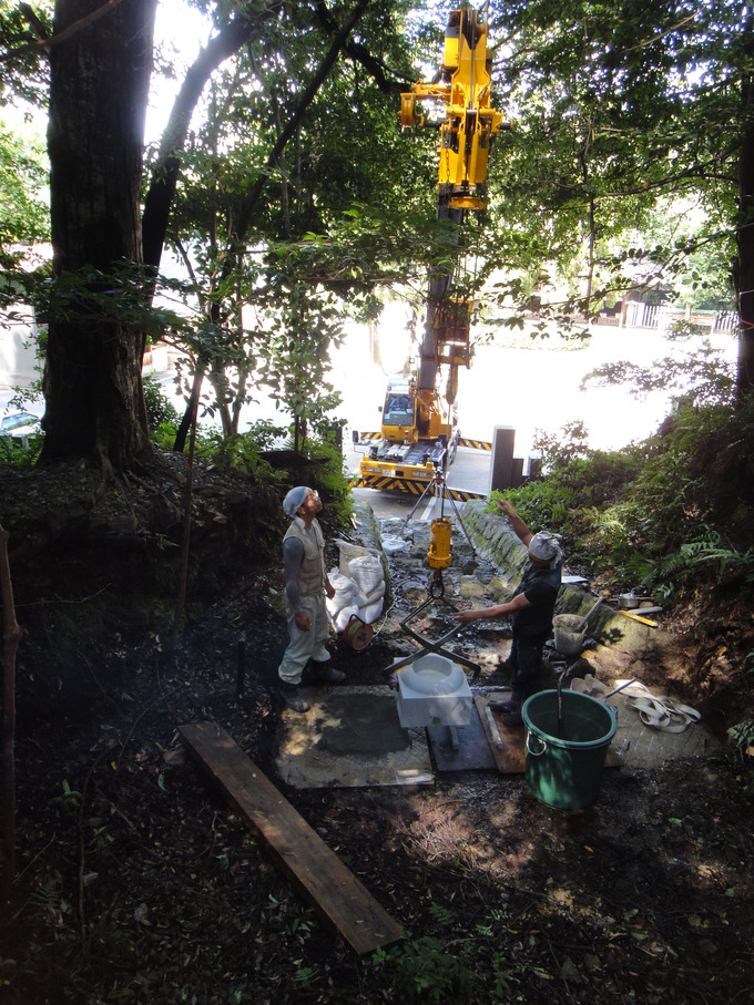 石鳥居の設置工事