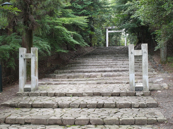 能褒野神社のぼり立て｜三重県亀山市