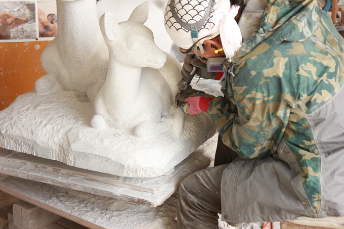 親子なで鹿（砥鹿神社）制作工程｜動物の石像