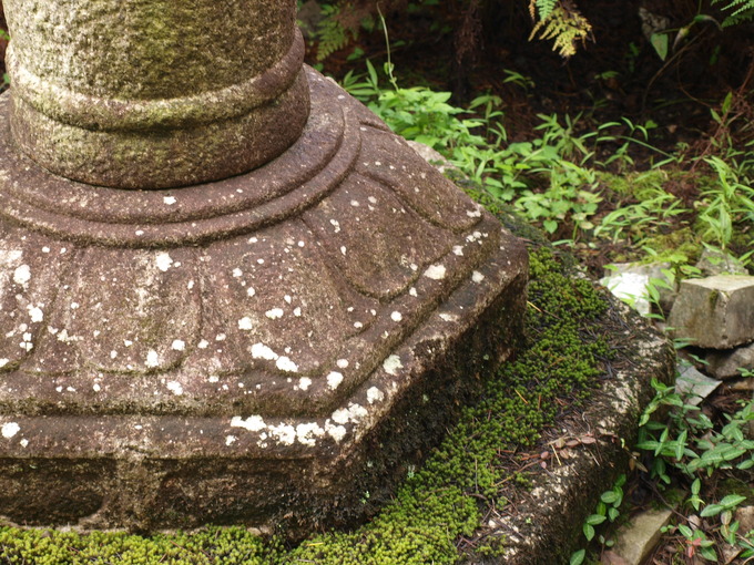 石燈籠の地輪