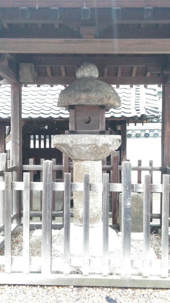 灯篭の形（八角・六角）｜日本で一番古い石灯篭は : 岡崎市 老舗