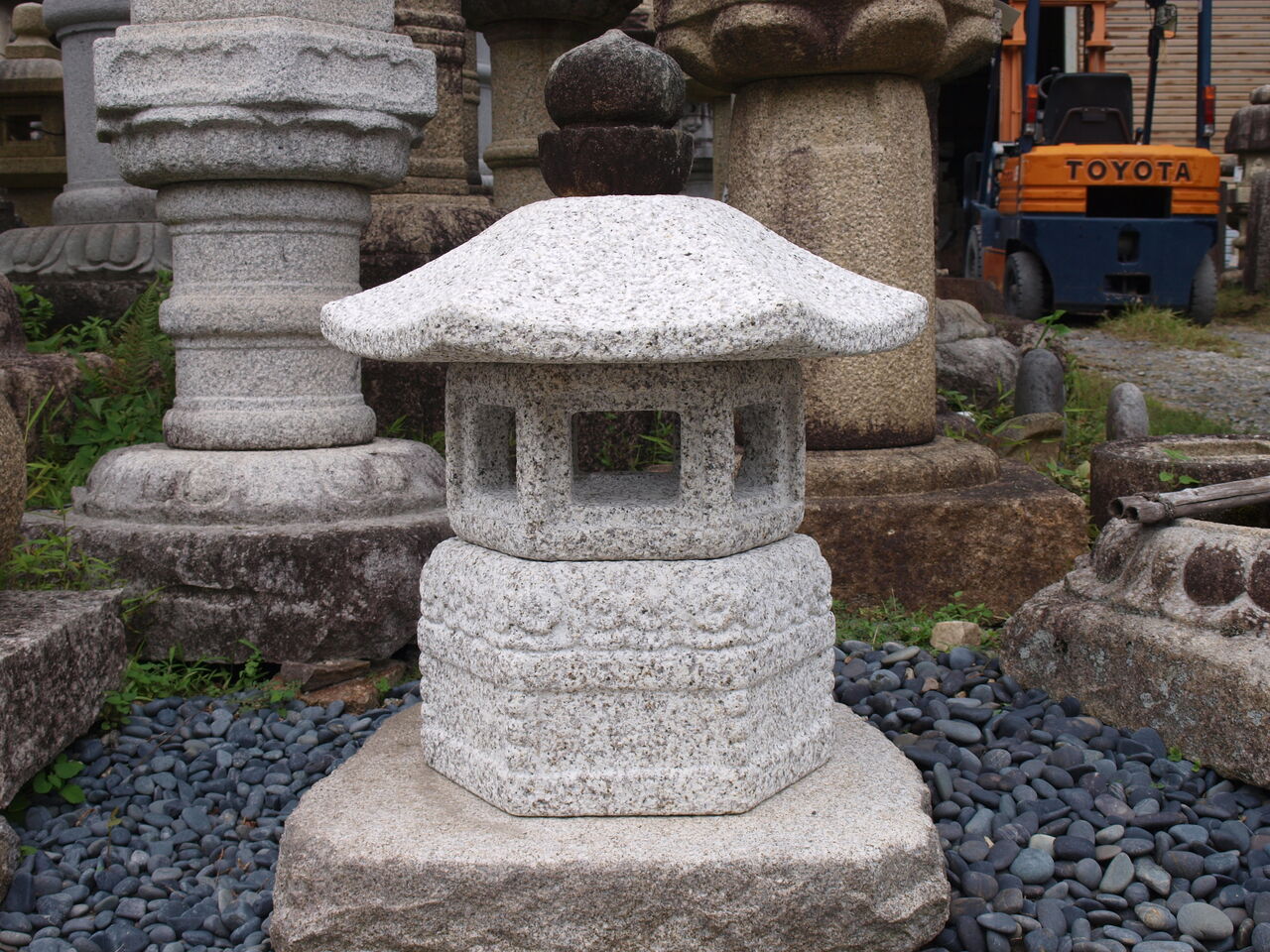 石燈籠は宝珠（玉）で変わる｜デザイン方法 : 岡崎市 老舗石屋㈱杉田