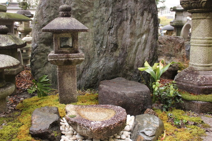 灯篭と水盤のあるお庭|設置例