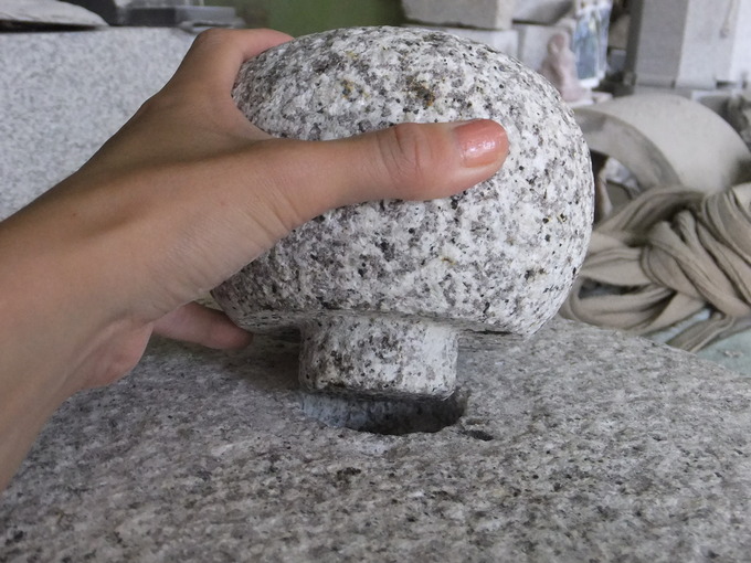 泉涌寺雪見灯篭 宝珠はめ込み