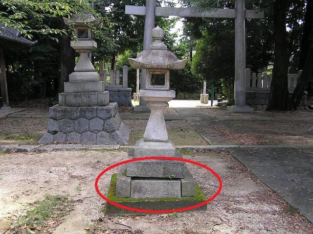 燈籠傾き直し｜神社石灯籠