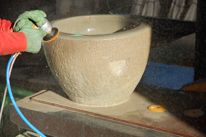 玖老勢石餅臼の磨き直し