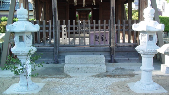 春日燈籠(神社寺院稲荷)一対の設置向き