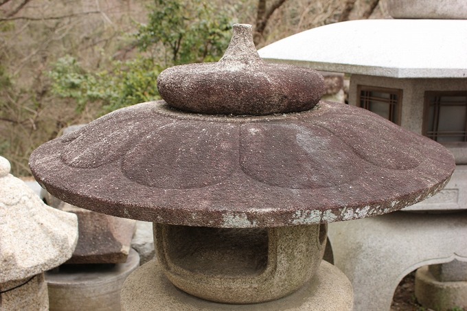 丸雪見灯篭岡崎産 花びら