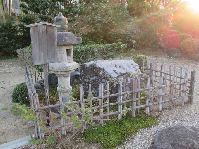 木製看板から石碑へ作り替え