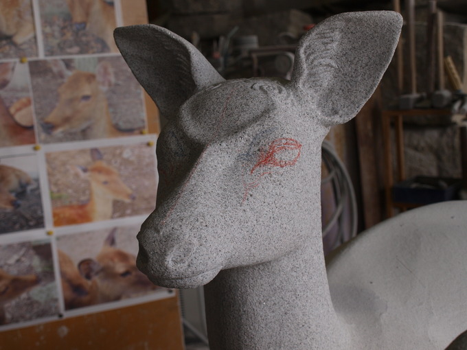 親子なで鹿（砥鹿神社）制作工程｜動物の石像