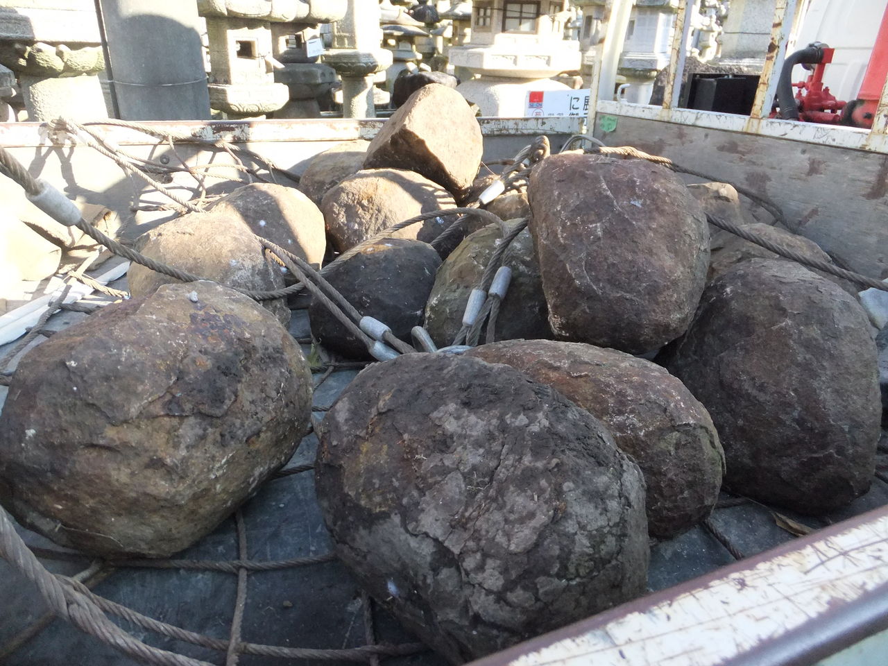 本鞍馬石つくばい(ミカン掘)