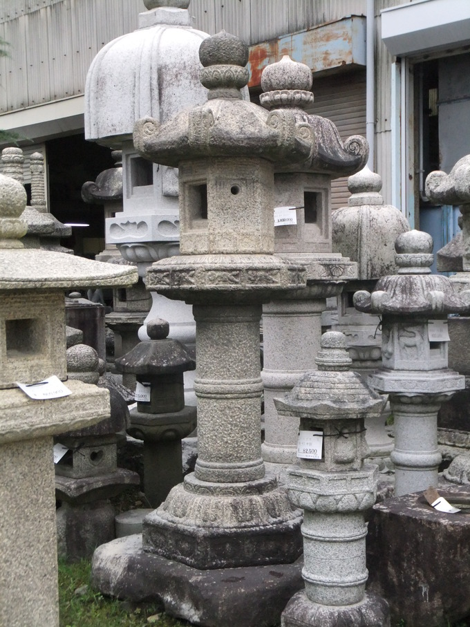 神波多神社石灯篭