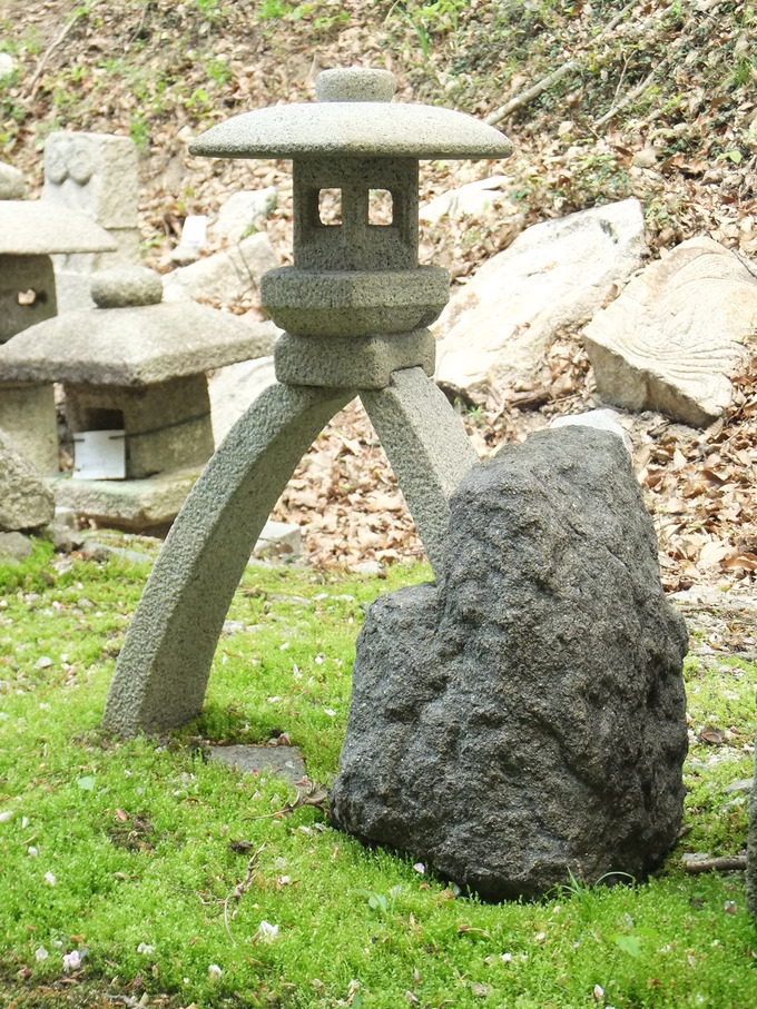琴柱灯篭 兼六園 ミニ灯篭完成 設置例
