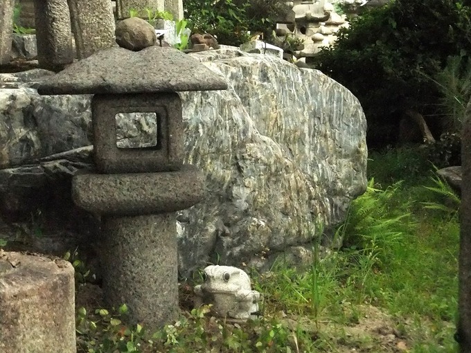 かわいい灯篭　水蛍玉のアレンジ