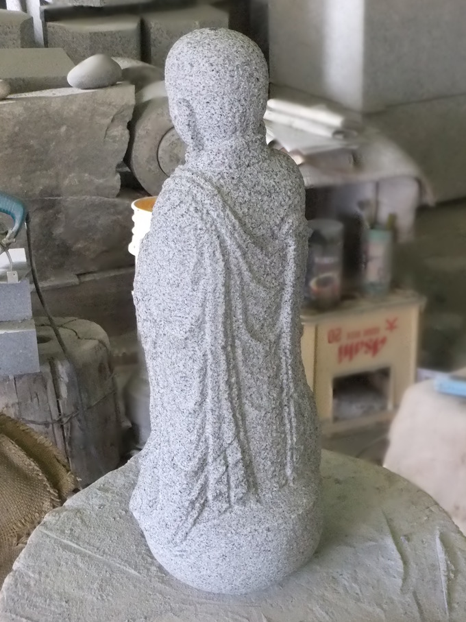 石の地蔵作り方 背中