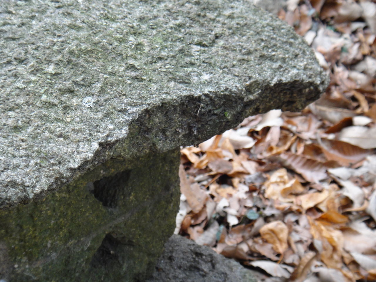 この灯篭を選んだ理由】古びたお庭に合う風合いと味わいのある形