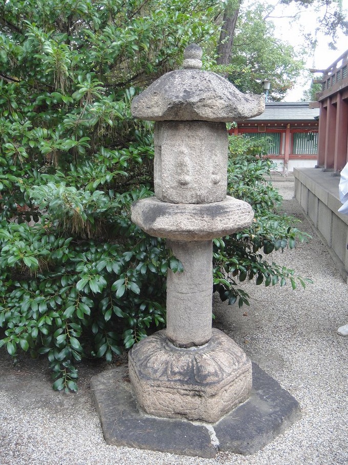 伝村上天皇奉納石燈篭②