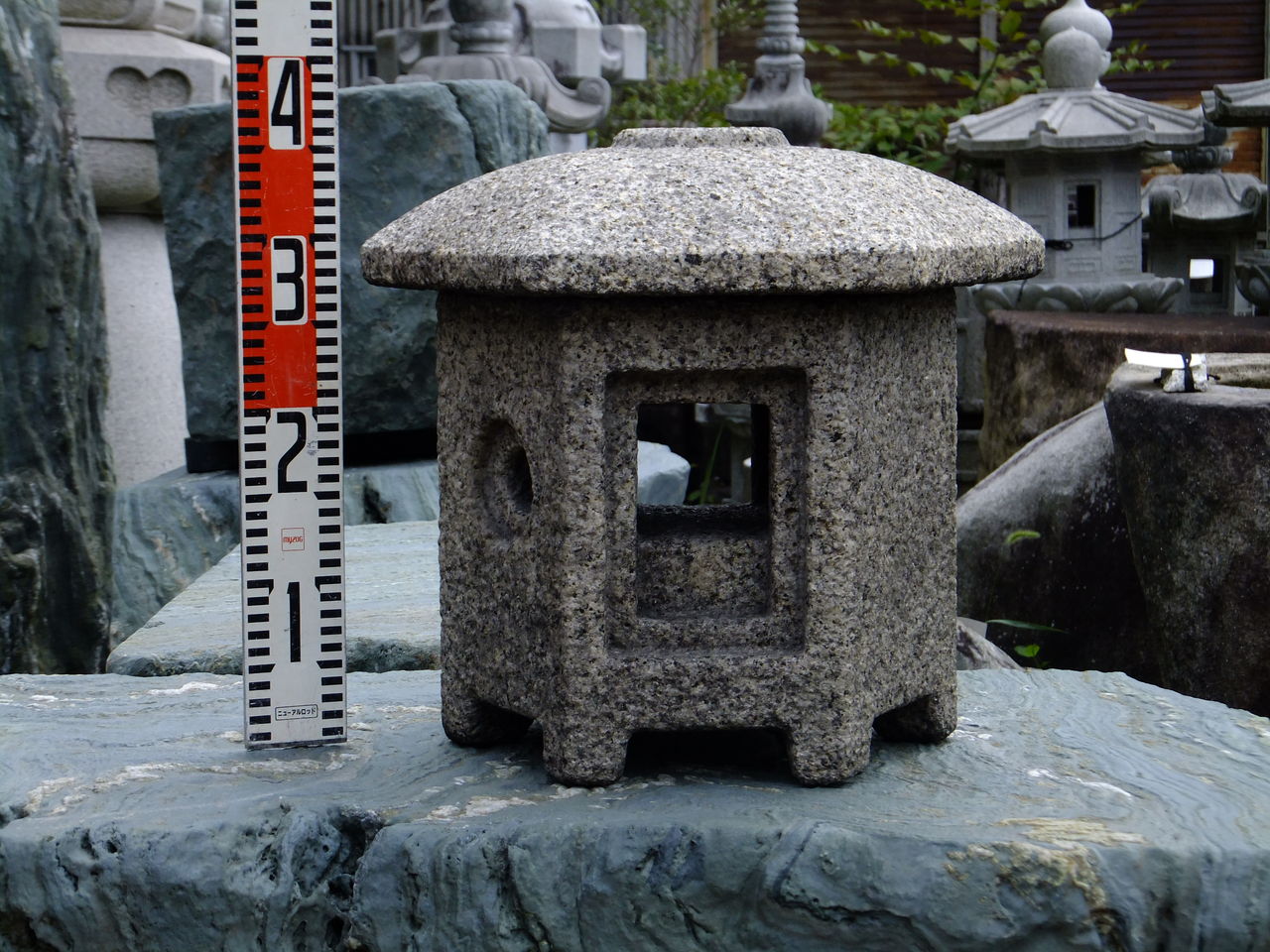 玄関や坪庭を和風にしたい かわいい小さな置き型石灯篭 寸松庵 玄関や坪庭を和風にしたい かわいい小さな置き型石灯篭 寸松庵