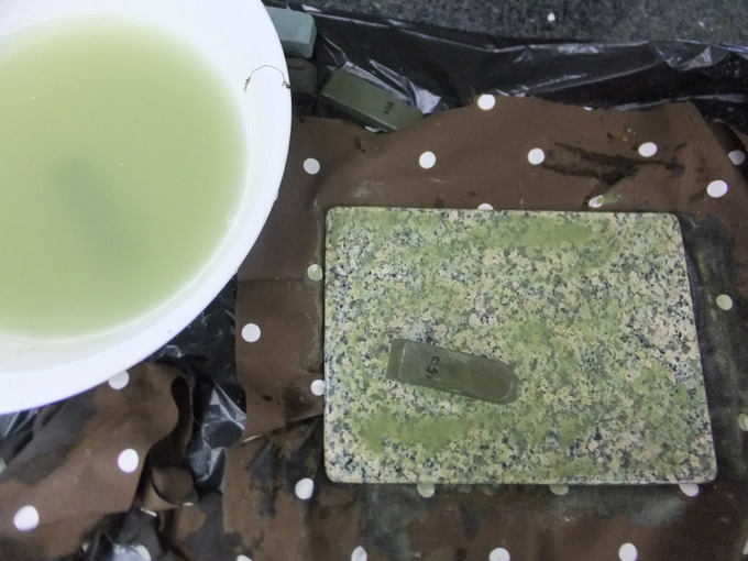石を磨く(手磨き）砥石1500番本御影石