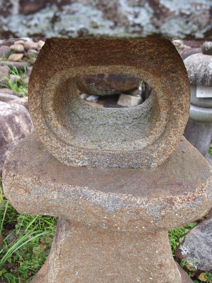 野面灯篭（山灯篭）火袋 (3)