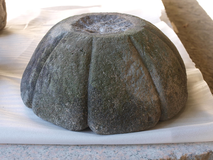 石灯籠の修理（割れ欠けの直し作り替え）