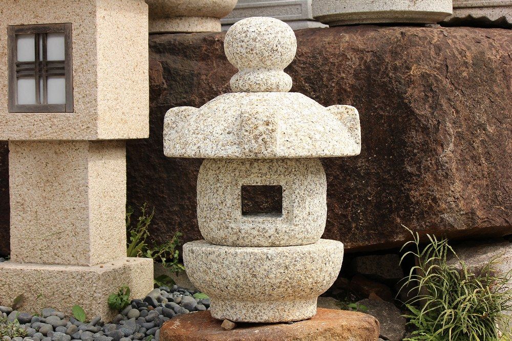 こだわりの石灯篭】岬灯篭が完成 こだわり1 : 岡崎市 老舗石屋