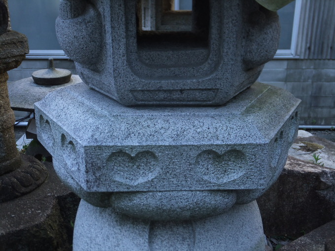 灯籠の向き（禅導寺受）