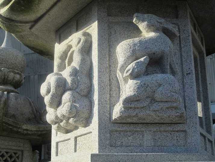 春日灯篭の火袋に彫刻されるもの : 岡崎市 老舗石屋㈱杉田石材店の 