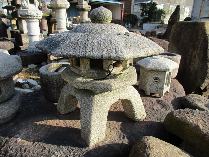 【石灯篭】泉涌寺2.5尺蛭川石ムシリ仕上げ