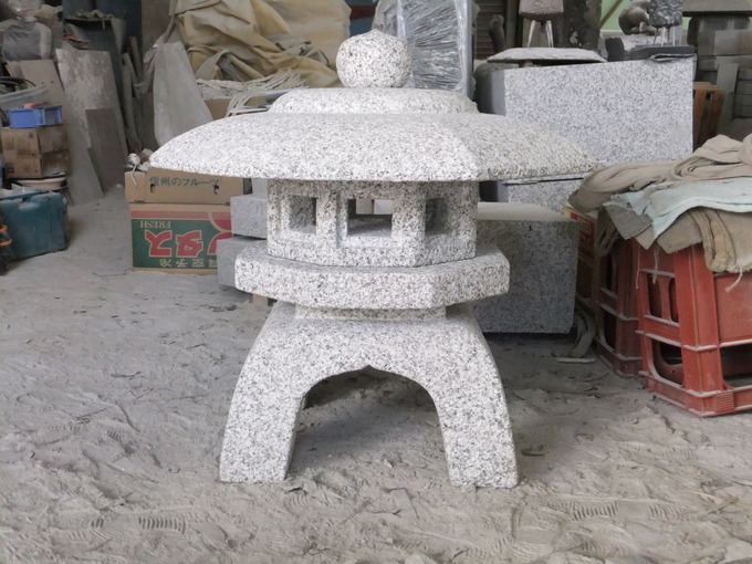 泉涌寺雪見灯篭 蛭川石2.5尺
