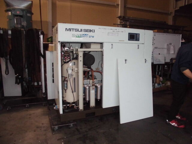 三井精機製 37kw(50馬力) 水潤滑式オイルフリー 水冷式 三井精機製 37kw(50馬力) 水潤滑式オイルフリー 水冷式